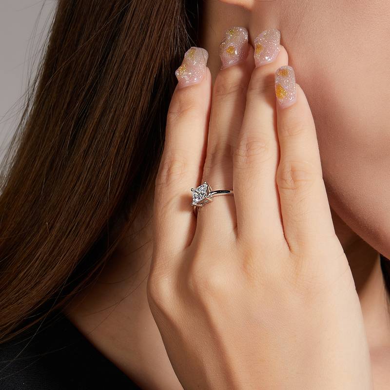 Classic正方形S925银镀白金MoissaniteWomen's Ring1.0ctD级